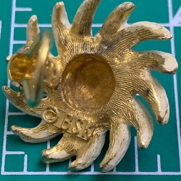 2 pair lot floral clip earrings White daisy -yellow black eye Susan earrings - Picture 14 of 15